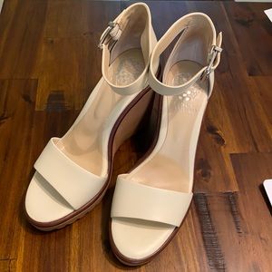 Vince Camuto Vanilla leather wedge! size 8 1/2